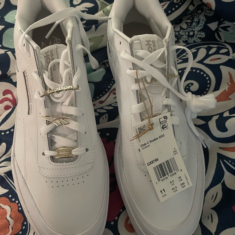 Rebook platform sneaker